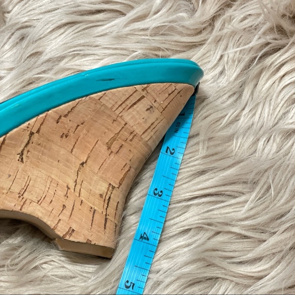 Guess turquoise cork wedges size 8 - Picture 6 of 6